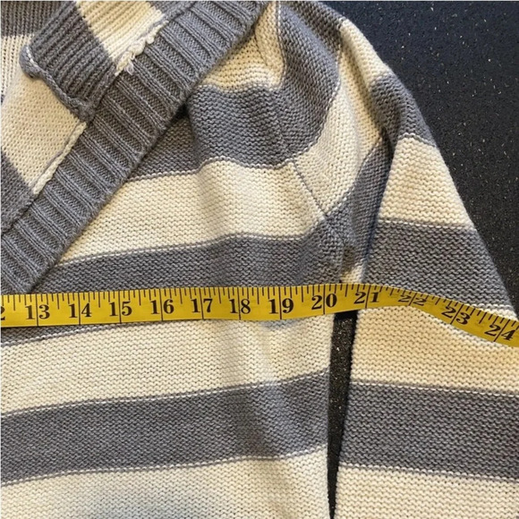 MISSES RUE 21 GRAY AND WHITE LONG SLEEVE CARDIGAN SIZE MEDIUM Nice condition - Picture 7 of 9